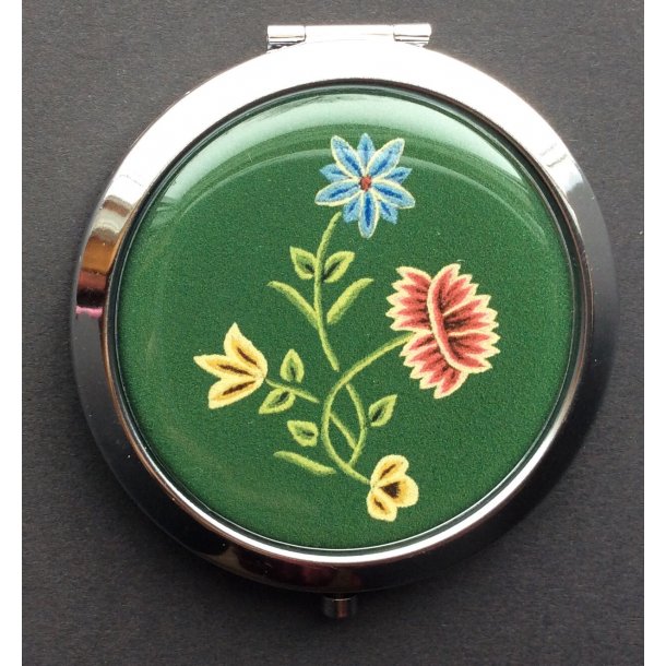 Speil til grnn Nordlandsbunad